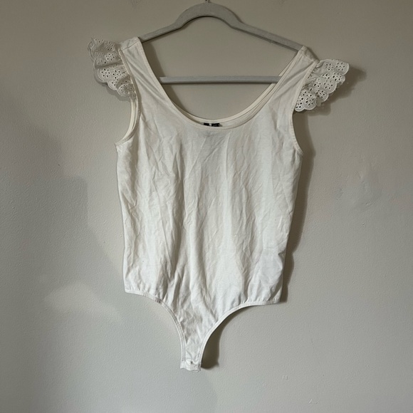 🌼 2/$20 Vero Moda Eyelet Cottagecore Bodysuit XL - Picture 3 of 5